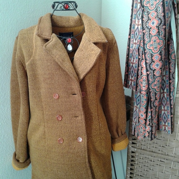 Trendy heavy burnt orange coat - Picture 3 of 6